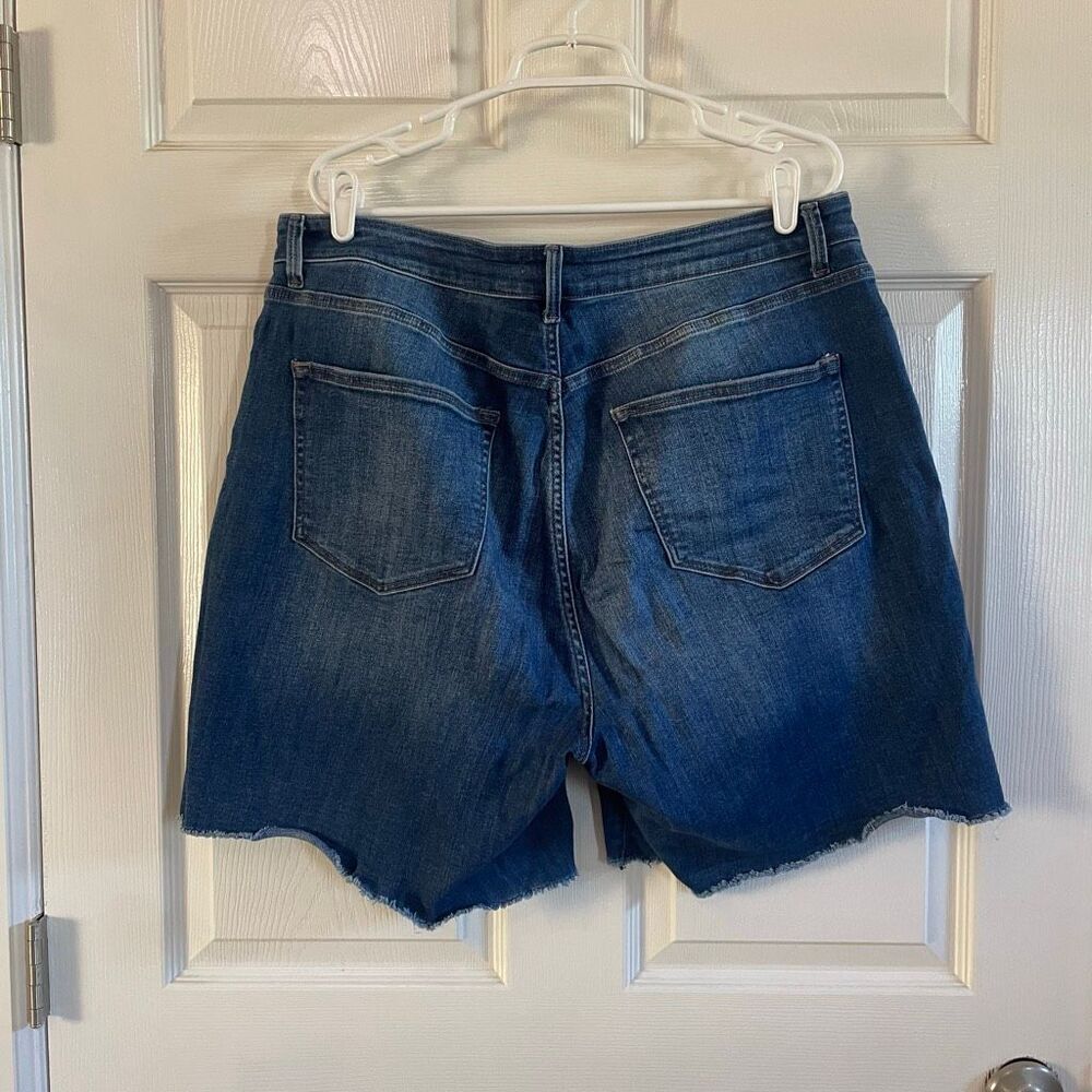 Warp + Weft 16W Plus Size Denim Jean Lisbon Boyfriend Short - Picture 7 of 10